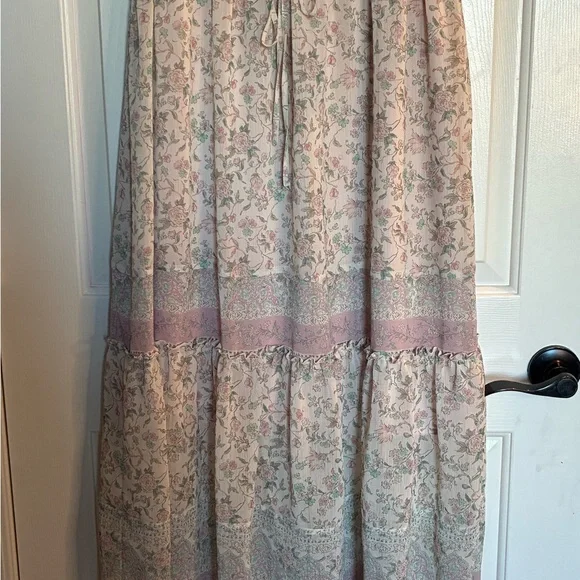 Thursday Island Floral Midi Dress in Soft Pink - Picture 2 of 8